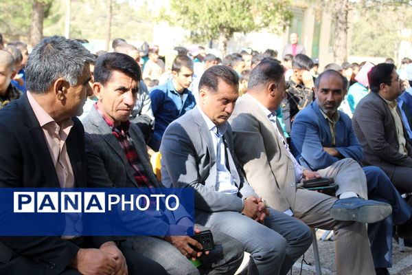 گرامیداشت هفته دفاع مقدس در مدرسه نخبگان عشایر گنجه‌ای یاسوج