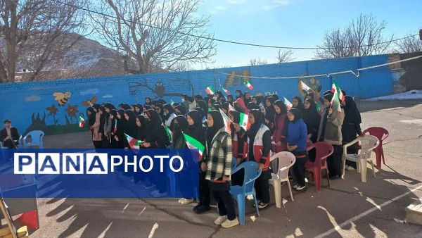 طنین زنگ انقلاب در مدرسه حضرت زهرا(س) نیر