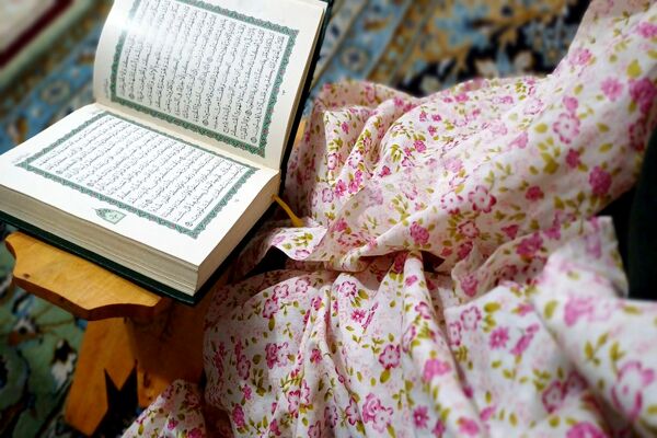 قرائت دعای ام داوود توسط معتکفین دختر 