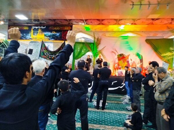 اجتماع عزاداران در جوار امامزاده سید حمزه کاشمر به مناسبت شام غریبان
