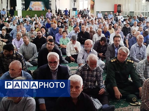 نماز جمعه کاشمر با حضور پرشور مردم برگزار شد