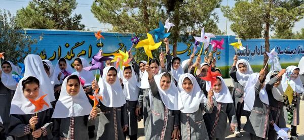 جشن روز کودک در دبستان علمدار تفت