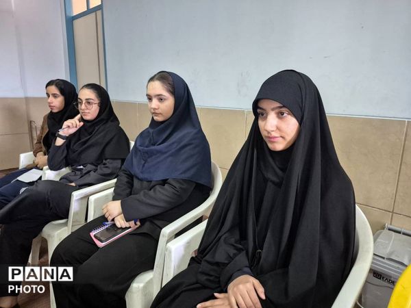 پذیرش رؤسای شورای دانش‌آموزی انتخابات استانی دختران در فارس