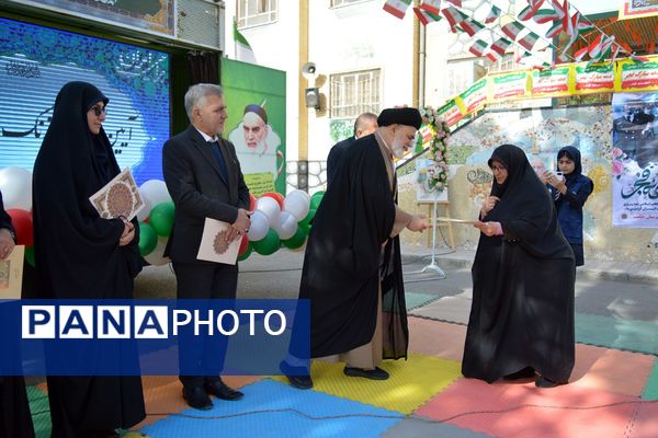 طنین زنگ انقلاب در بهارستان‌دو 