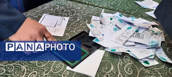 برگزاری انتخابات شورای دانش‌آموزی در دبیرستان شاهد طالقانی