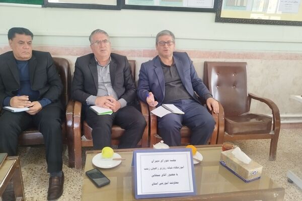 نوگرایی مدارس و نقش تحول‌آفرین معلمان مورد توجه جدی باشد