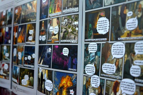 فانوس به دبیرستان حکمت آمد