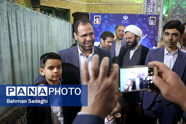 محفل انس با قرآن دانش آموزان و فرهنگیان برگزیده و نخبه قرآنی با حضور وزیر آموزش و پرورش