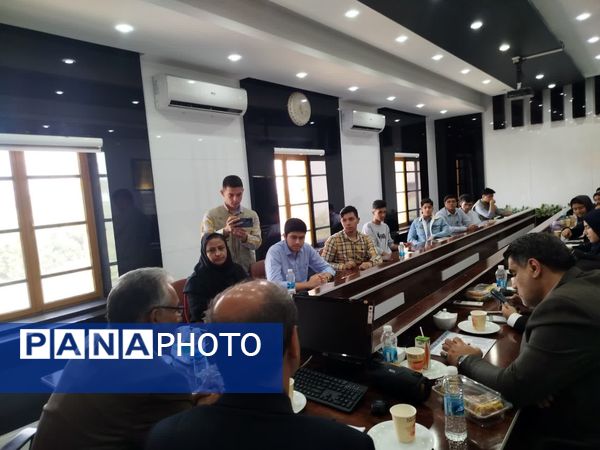  شورای دانش‌آموزی پل ارتباطی مؤثر میان دانش‌آموزان و مدیران