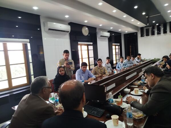  شورای دانش‌آموزی پل ارتباطی مؤثر میان دانش‌آموزان و مدیران