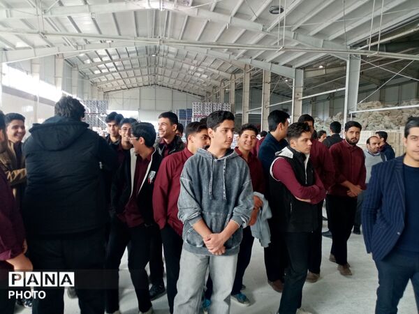 بازدید دانش آموزان دبیرستان نمونه آیت‌الله خامنه‌ای از شهرک صنعتی کاشمر