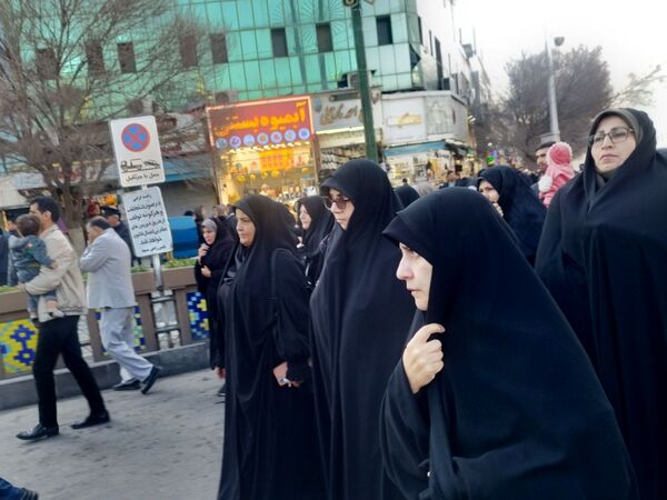 مراسم تشییع پیکر پاک شهید علی‌اصغر آدینه، صحنه‌ای از شکوه ایمان و وفاداری