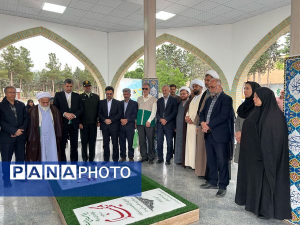 خادمین امام رضا(ع) با شهدا بیعت کردند 