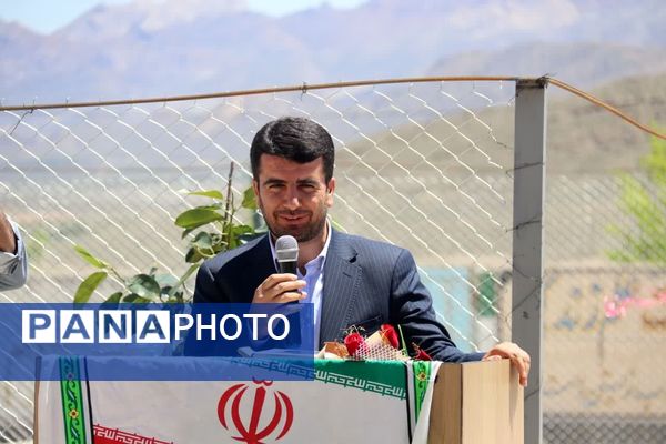  افتتاح زمین چمن مصنوعی با حضور  معاون تربیت‌بدنی و سلامت وزارت آموزش و پرورش