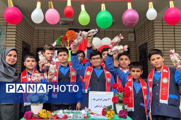 مدارس اسلامشهر یکصدا در جشن انقلاب 