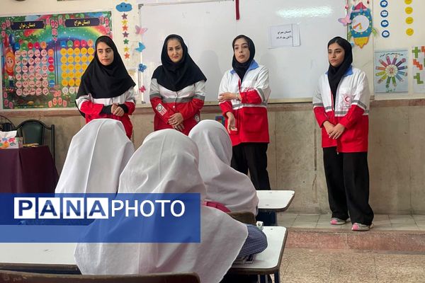 مانور تخلیه اضطراری و آمادگی برای لحظات بحرانی در مدرسه معراج بهارستان‌دو