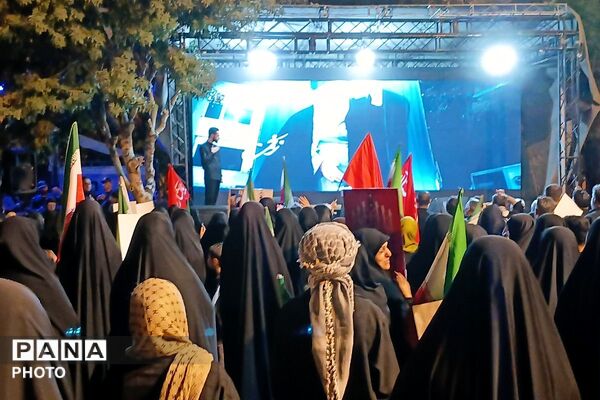 صد و بیست و هفت  شب استقامت در قرچک؛ خیابان همچنان شاهد حماسه حضور مردم 