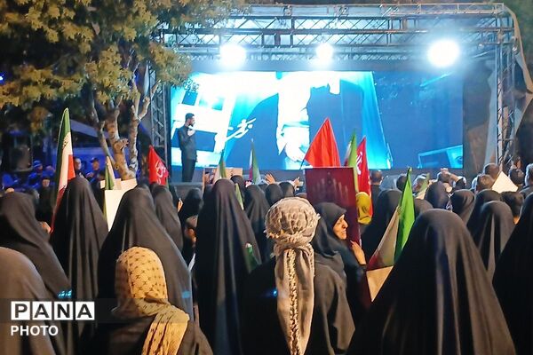 صد و بیست و هفت  شب استقامت در قرچک؛ خیابان همچنان شاهد حماسه حضور مردم 