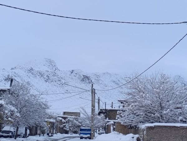 بارش برف، زنگ شادی را در مدرسه عشایری ابن مظاهر به صدا در آورد