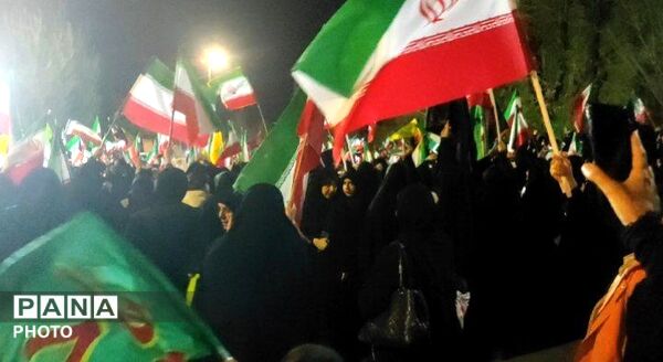 مردم خستگی ناپذیر دورود تا روز پیروزی خیابان را رها نخواهند کرد