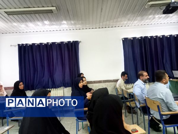 کارگاه توانمند سازی دبیران متوسطه اول و دوم