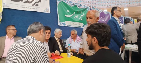برپایی میز خدمت ادارات در مصلای نماز جمعه شهرستان محمودآباد