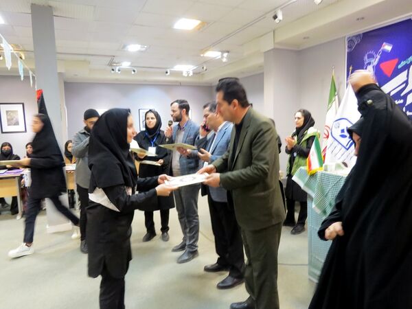 برگزاری رویداد آخراشه در هنرستان هنرهای زیبا 