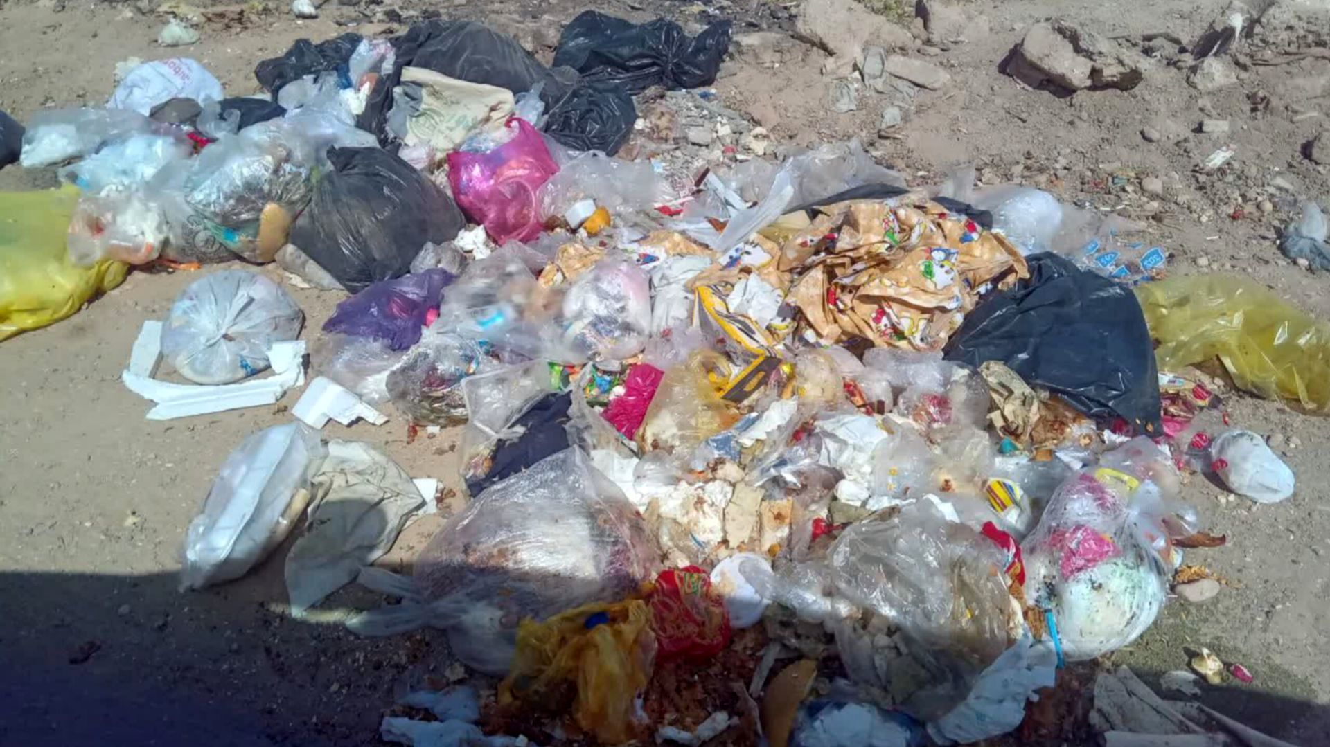 مشکلات بهداشتی منطقه ده محسن؛‌ زباله‌ها همچنان جمع‌آوری نمی‌شوند