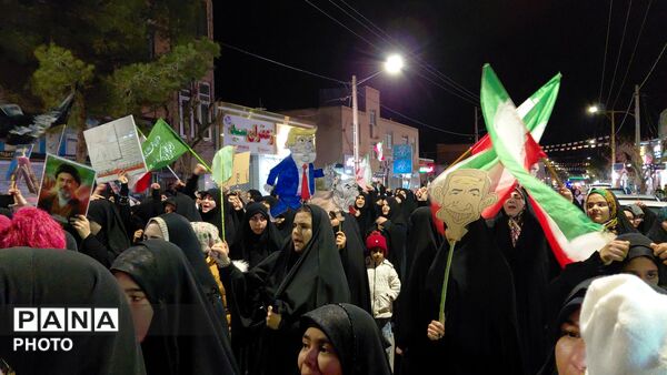 از خاکستر دشمن، نور امید می‌تراشیم