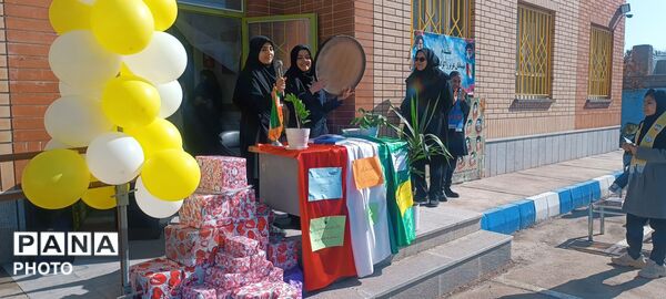 جشن ستارگان در دبیرستان نیایش شهرستان باخرز
