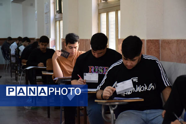 رقابت داوطلبان کنکور رشته تجربی در دانشگاه قم