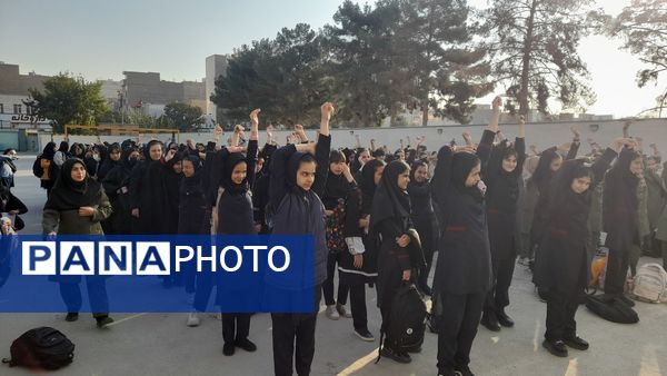 مراسم صبحگاهی در دبیرستان دخترانه عصمت اسلامشهر