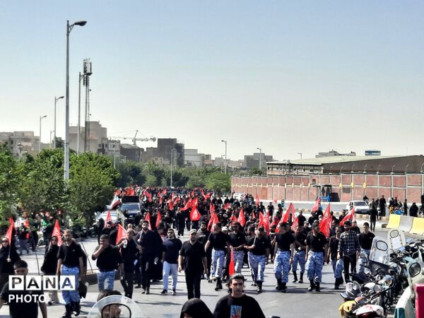 وداع باشکوه ملت با رهبر انقلاب و تشییع پیکر پاک و مطهر ایشان