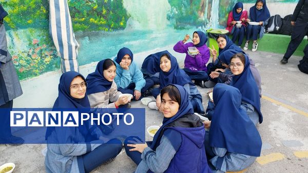 روز شاد و خاطره‌انگیز دانش‌آموزان در دبیرستان شاهد تکتم