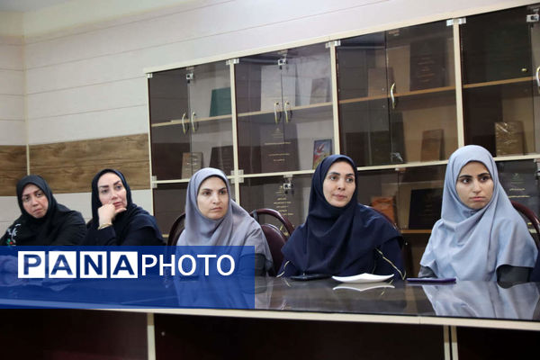 بازدید مدیر آموزش و پرورش اسلامشهر از بازارچه خیریه دبستان شاهد فاطمه زهرا(س)