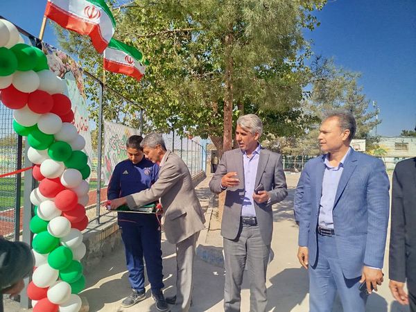 افتتاح چمن مصنوعی دبیرستان نمونه دولتی دانش کاشمر 