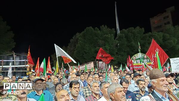 شبی دیگر از همبستگی مردم و تجدید بیعت با رهبری در بروجرد