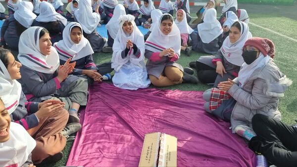 مدرسه‌ای به رنگ انتظار؛ جشن مهدوی در قاب لبخند دانش‌آموزان