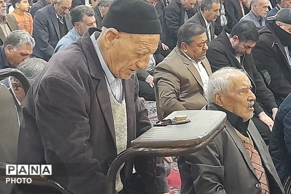 حضور پرشور فرهنگیان و دانش‌آموزان در مصلی نسیم شهر