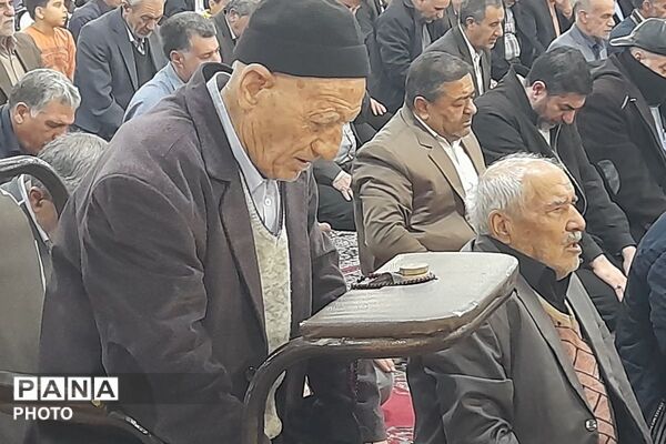 حضور پرشور فرهنگیان و دانش‌آموزان در مصلی نسیم شهر