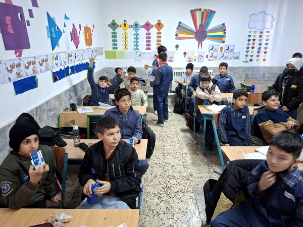 اولین توزیع شیر رایگان در مدارس ابتدایی شهرستان فاروج 