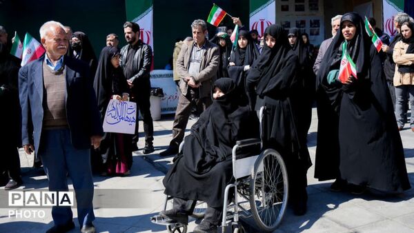 آیین شکوه هنرمندان و شهروندان کرجی در اجتماعات مردمی 