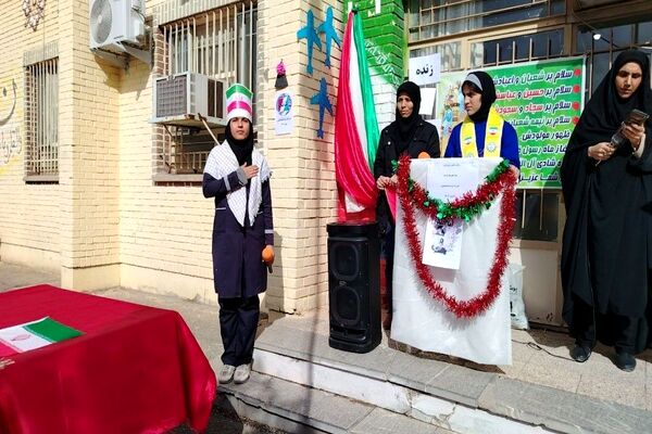 گلبانگ زنگ چهل و هفتمین پیروزی انقلاب اسلامی در مدرسه شهید مجید دهنوی 