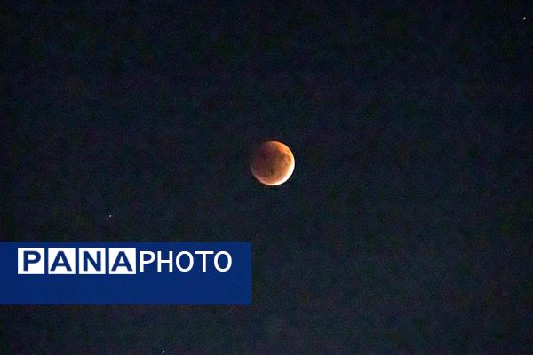 رصد زیباترین خسوف قرن از آسمان مسجد جمکران