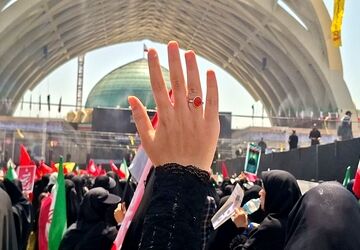 مردم ایران در سوگ رهبر شهید، با آرمان‌های او تجدید عهد کردند