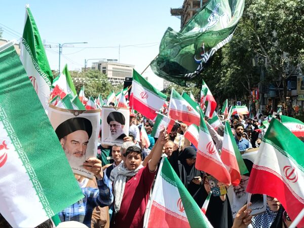 راهپیمایی جمعه خشم و نصر با حضور پرشور مشهد مقدس برگزار شد