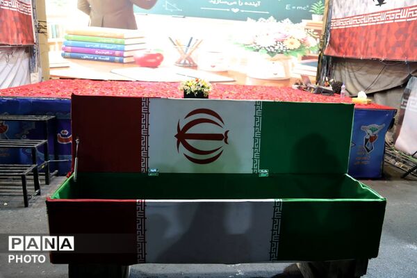 حضور پررنگ اداره آموزش و پرورش در راهپیمایی میدان انقلاب