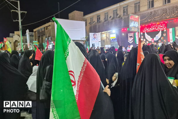 طنین یاد شهدای دانش‌آموز در ۱۶۸ شب میبد