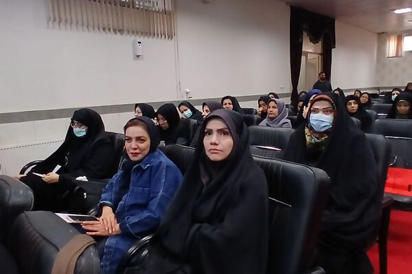 نشست هم‌اندیشی کارشناسان اداره کل و مسئولین و مدیران مدارس منطقه چهاردانگه