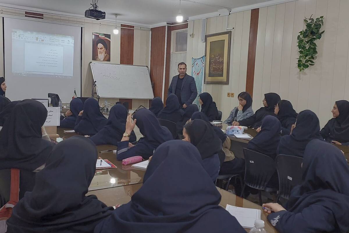 کارگاه مشاوره تحصیلی در دبیرستان دخترانه شهید محمدتقی دستغیب ناحیه 3 شیراز